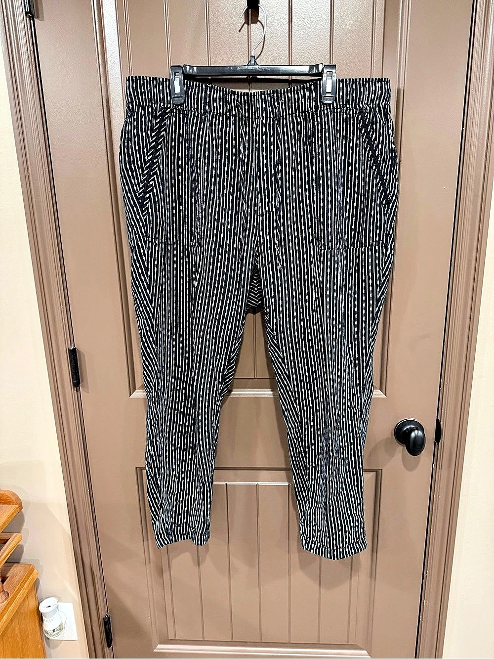 Old Navy Striped Leggings in Black & White Size XL Like New